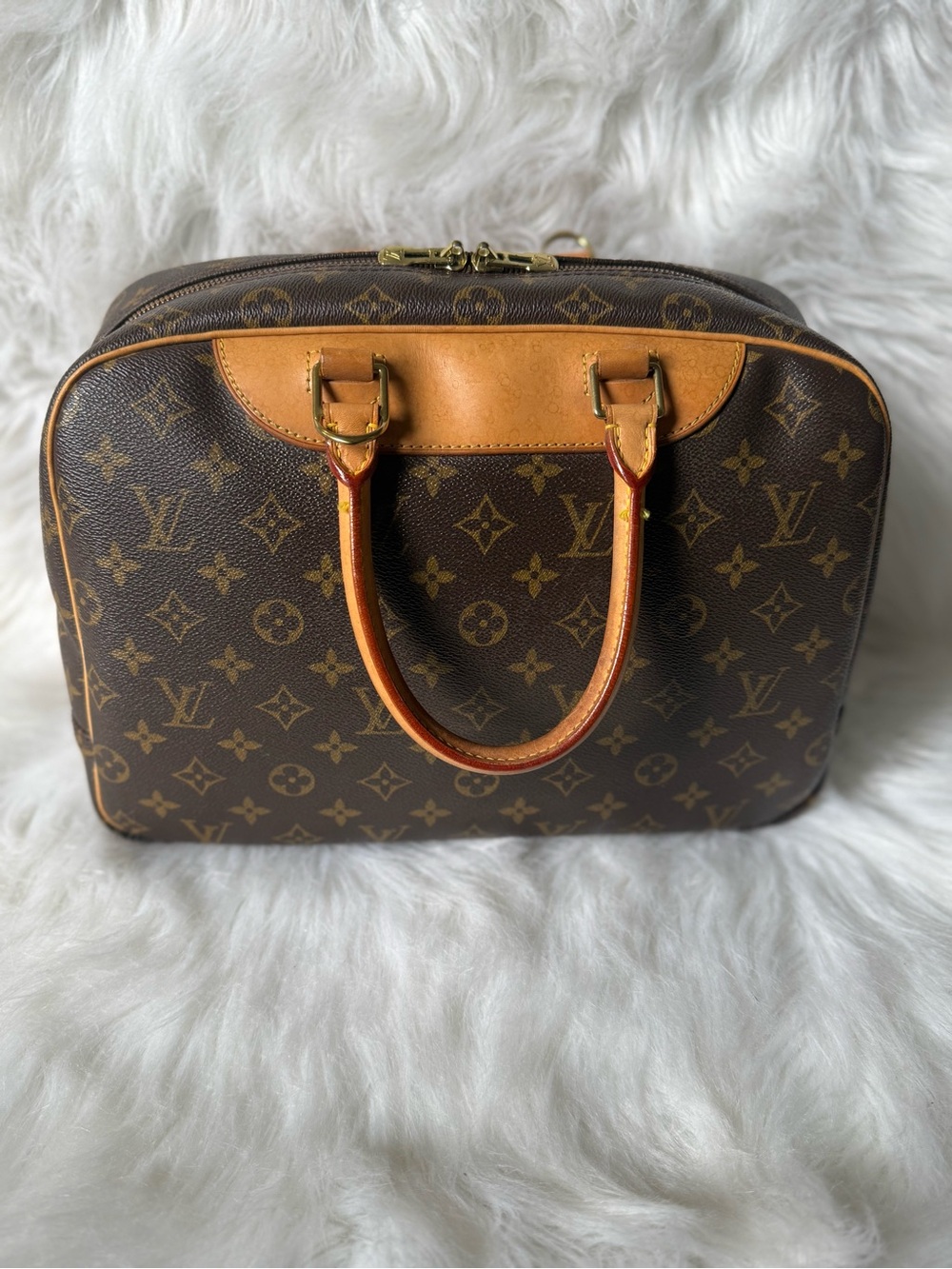 Vintage Louis Vuitton Deauville Monogram Canvas Honey Patina Clean Interior - Picture 3 of 16